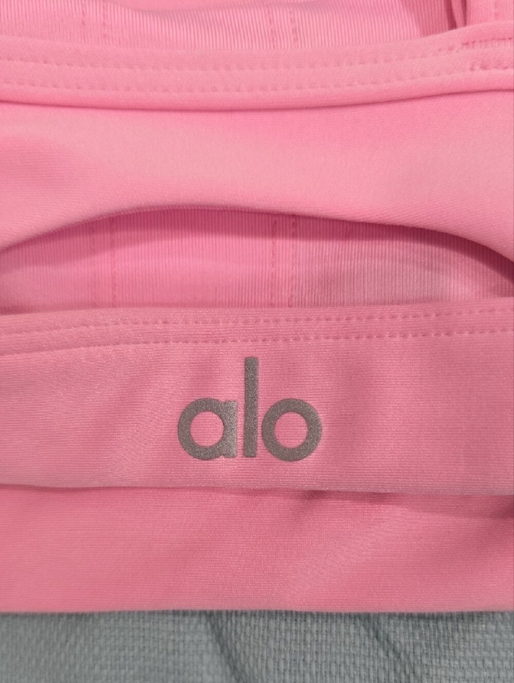 Alo Yoga Airlift Intrigue Bra - Candy Heart Pink - Picture 7 of 11